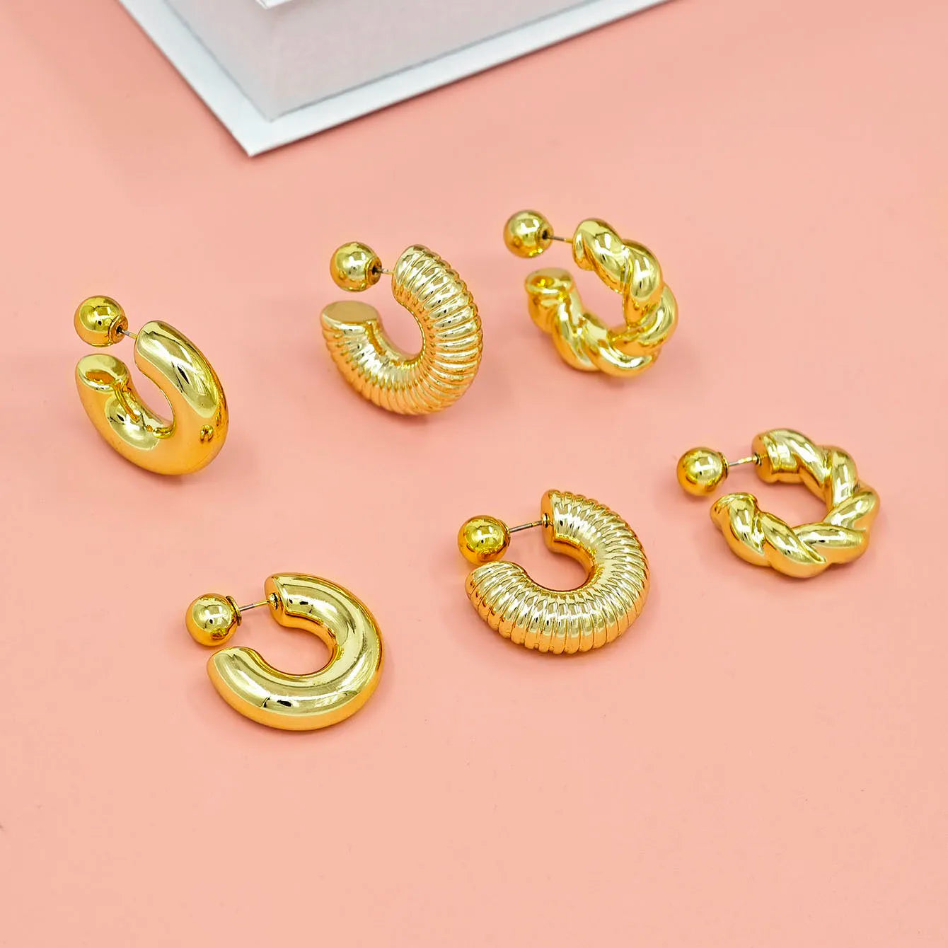 Fashionable C-shaped earrings with unique design, high-end and niche earrings for women