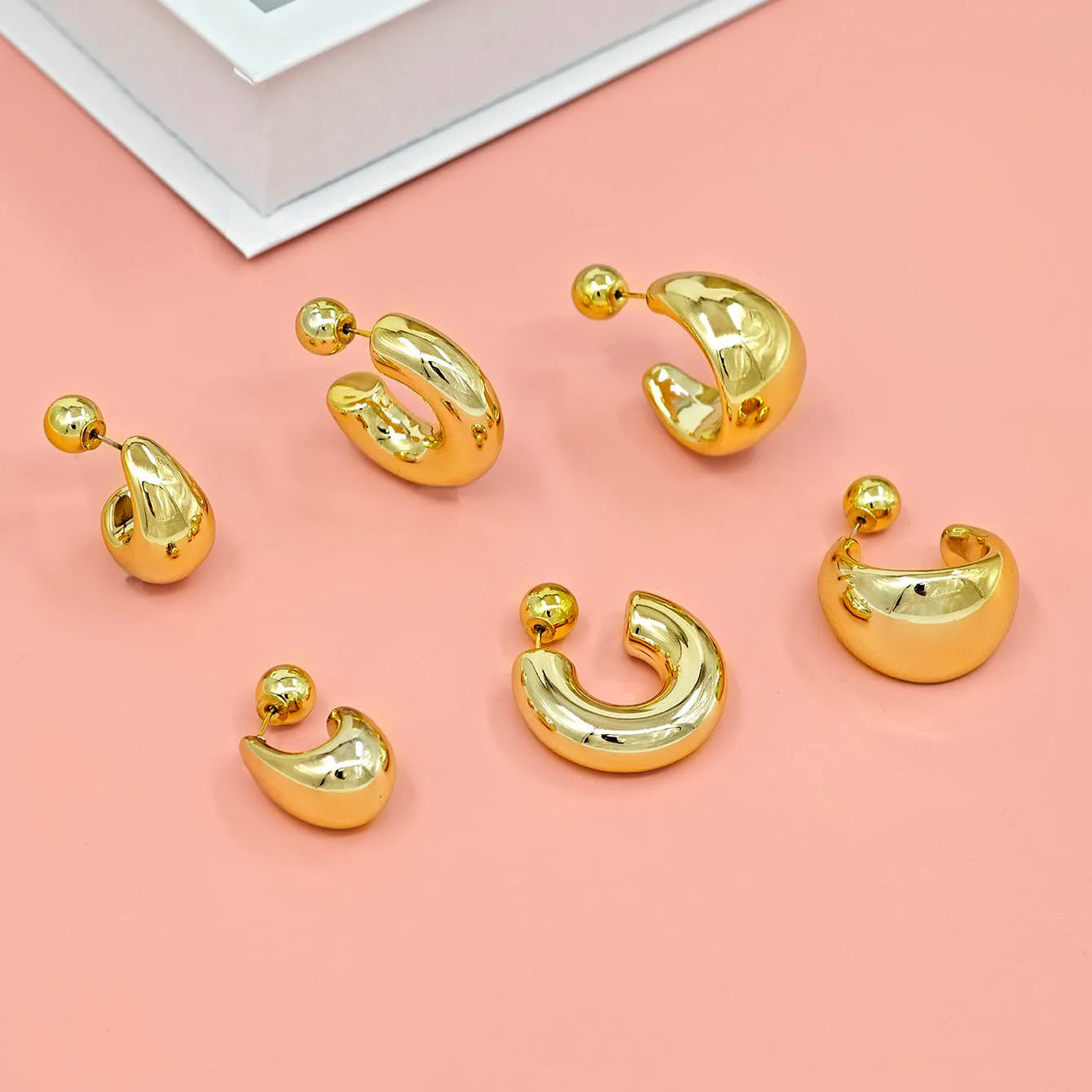 Fashionable C-shaped earrings with unique design, high-end and niche earrings for women