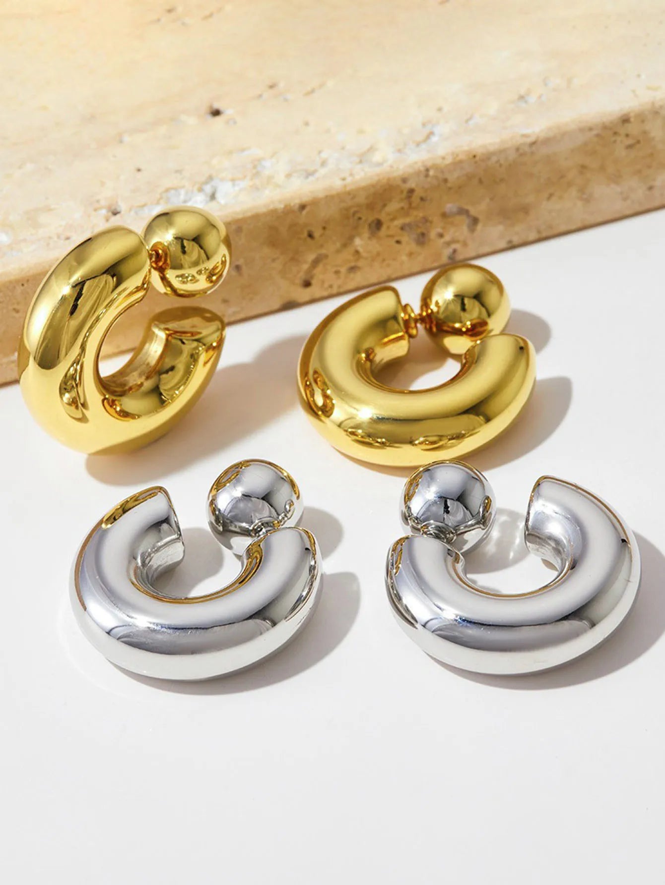 Fashionable C-shaped earrings with unique design, high-end and niche earrings for women