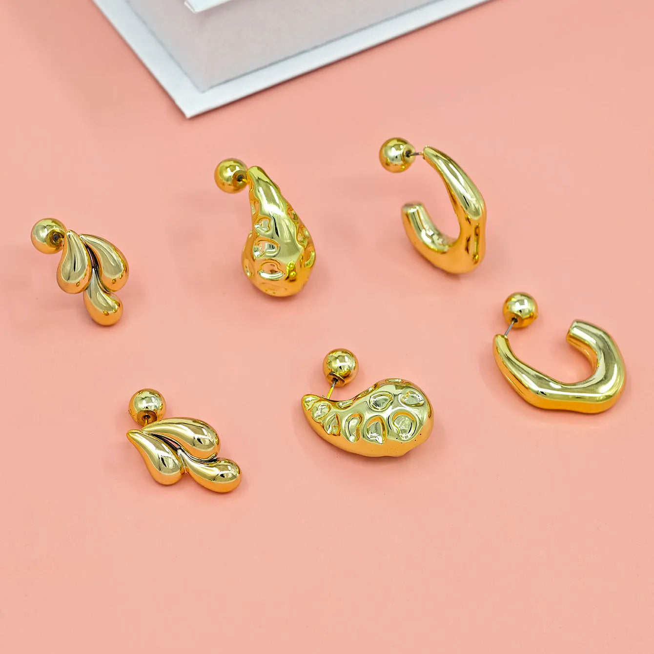 Fashionable C-shaped earrings with unique design, high-end and niche earrings for women