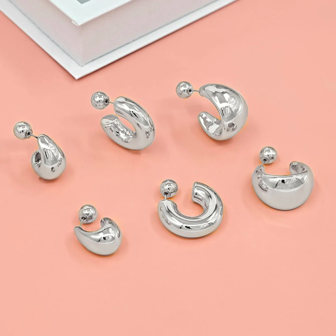 Fashionable C-shaped earrings with unique design, high-end and niche earrings for women